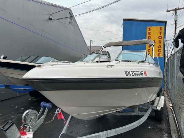 Used 2000  powered Four Winns Boat for sale